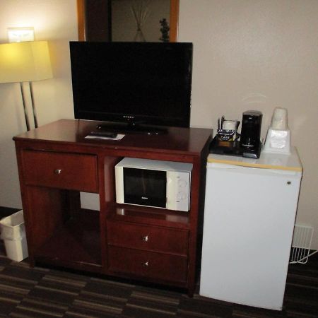 Super 8 By Wyndham Madison Hotel Eksteriør billede