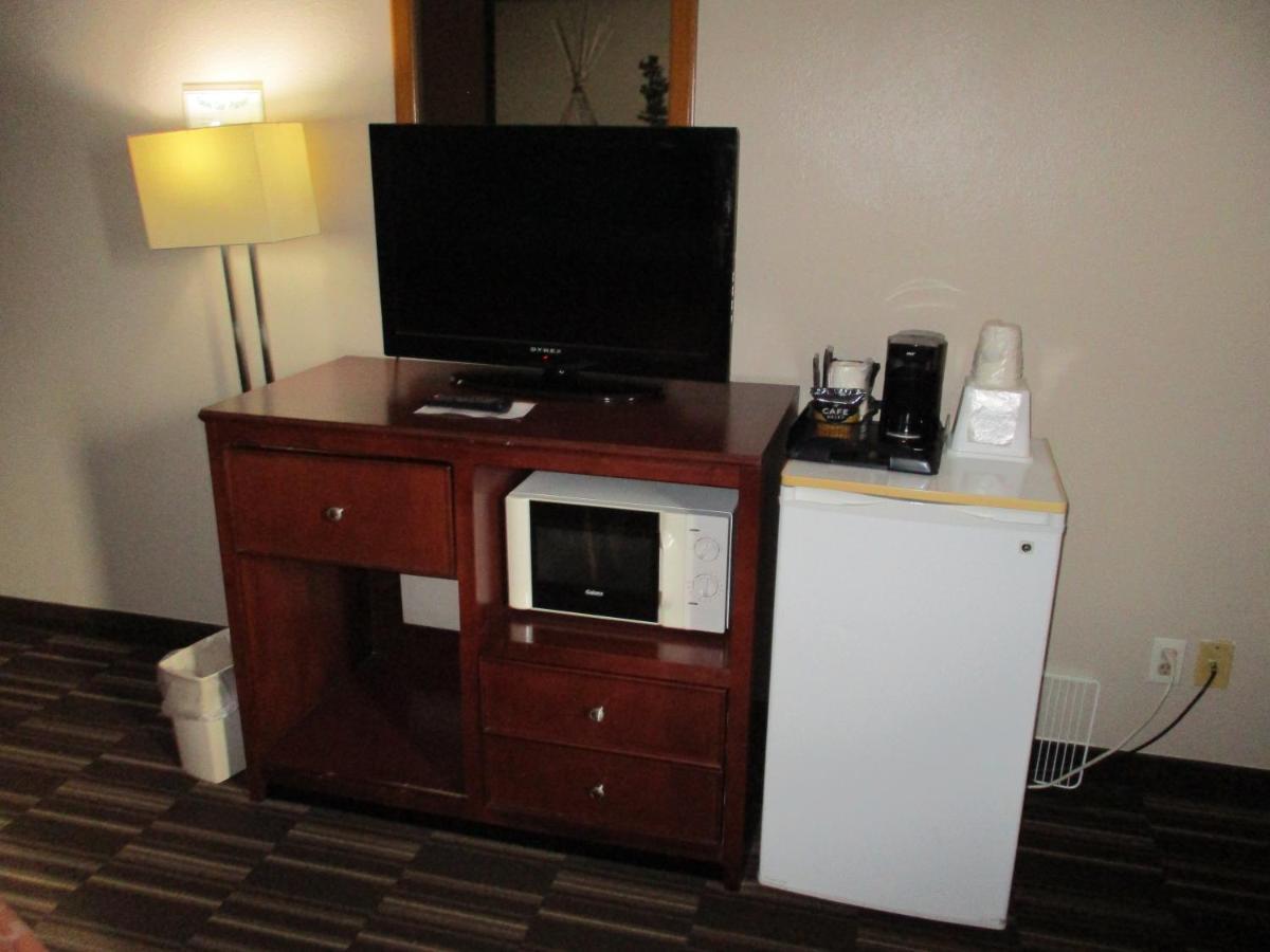 Super 8 By Wyndham Madison Hotel Eksteriør billede