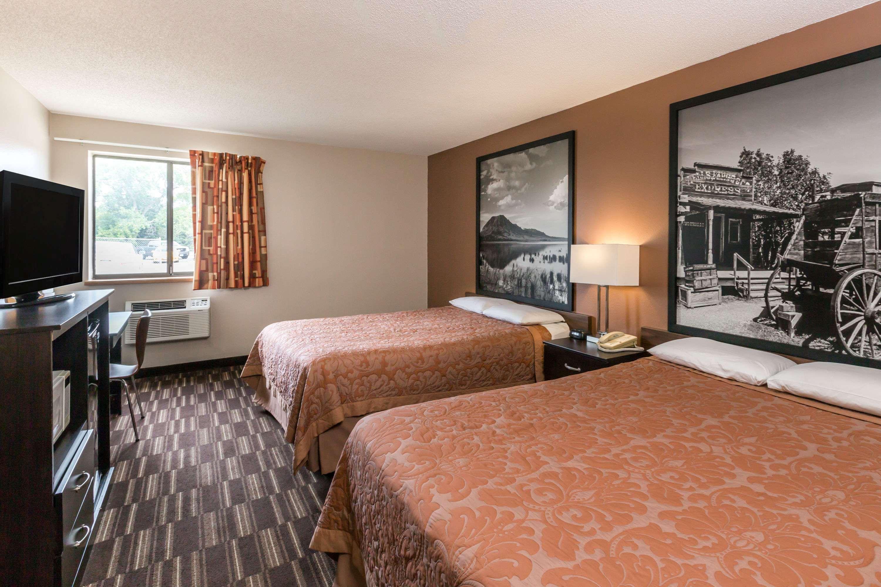 Super 8 By Wyndham Madison Hotel Eksteriør billede